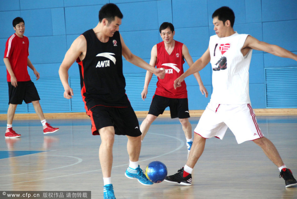 主持人夏安發布BLG選手短訪：奪冠之后想對