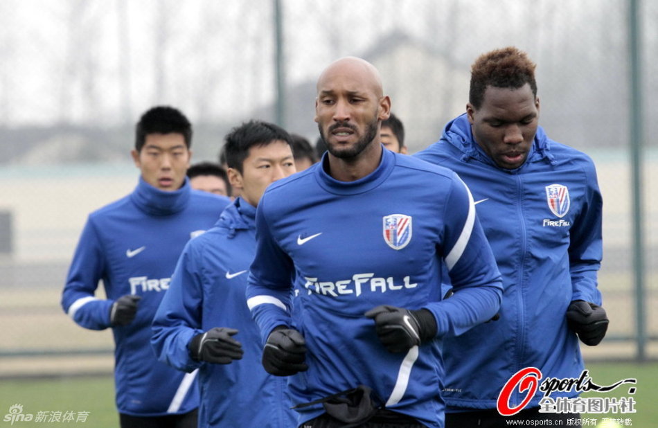 狠人！福登庆祝时“裸绞”谢尔基