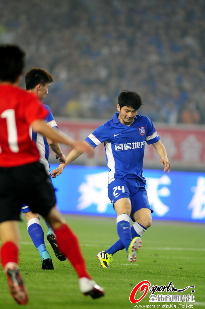 江苏球员疯狂庆祝进球-中超联赛,北京时间,1-0