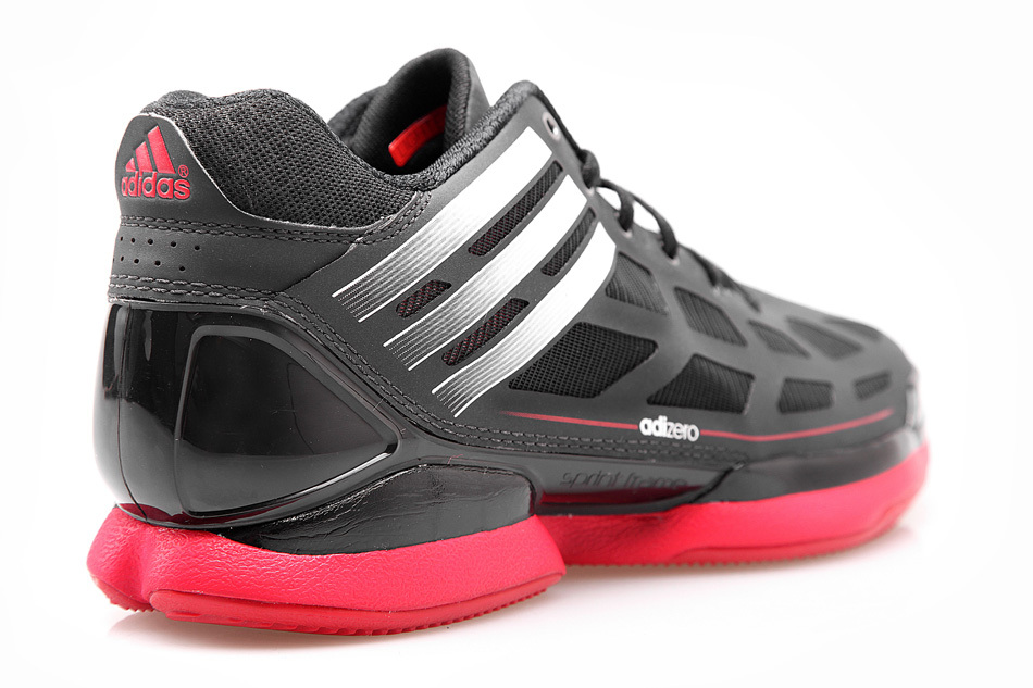 阿迪达斯推出史上最轻篮球鞋adizero crazy light low