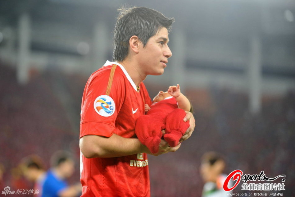 卡拉汉：执教利物浦很艰难但斯洛特做得很好，本赛季依然能争冠