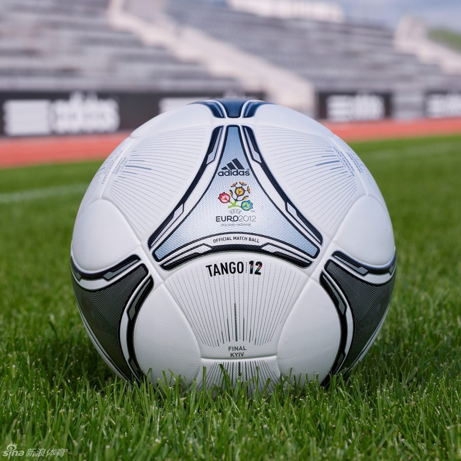 2012年欧洲杯比赛用球亮相 - 新闻中心 - 佛山信