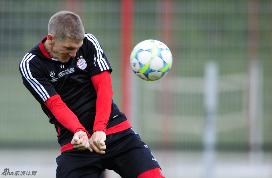 全队训练前热身准备-慕尼黑,2011-2012,冠军联