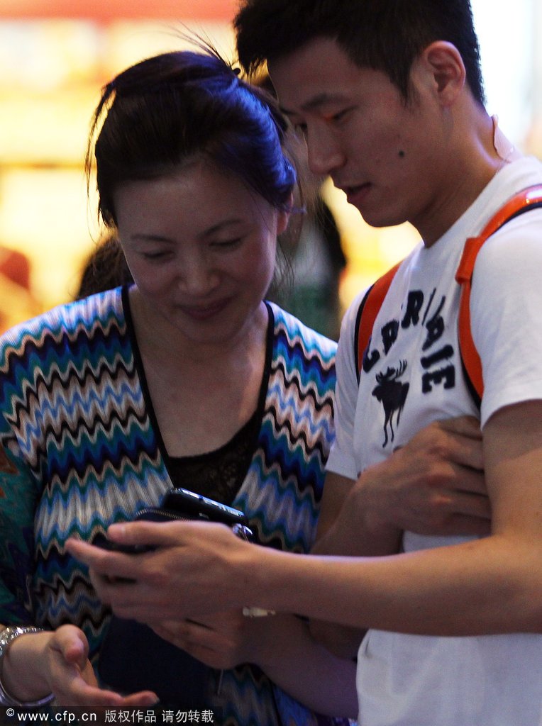 王仪涵朴素红T恤-羽毛球队,汤尤杯