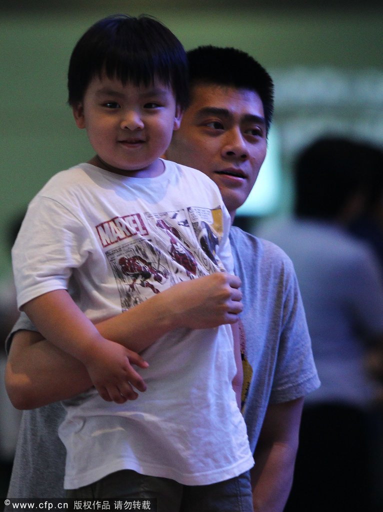 王仪涵朴素红T恤-羽毛球队,汤尤杯