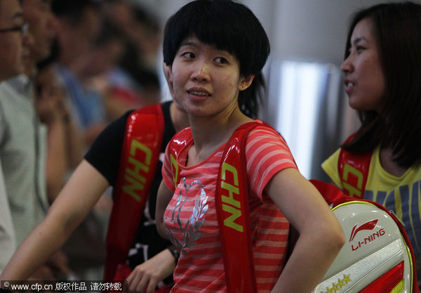 王仪涵朴素红T恤-羽毛球队,汤尤杯