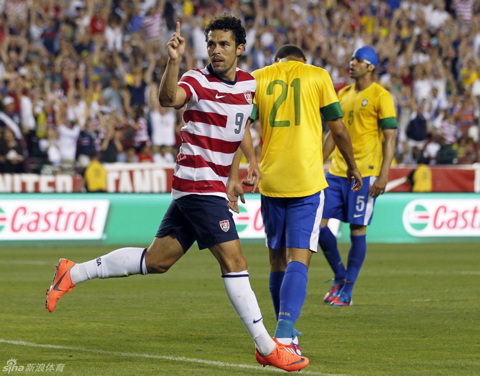 .席尔瓦和马塞洛得分.帕托接马塞洛传球破门.美