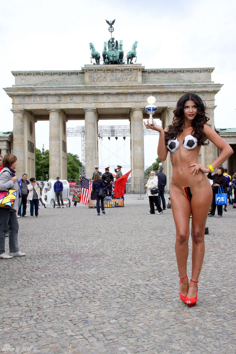 艳模全裸彩绘助阵欧洲杯_央广<em>图片</em>_中国广播