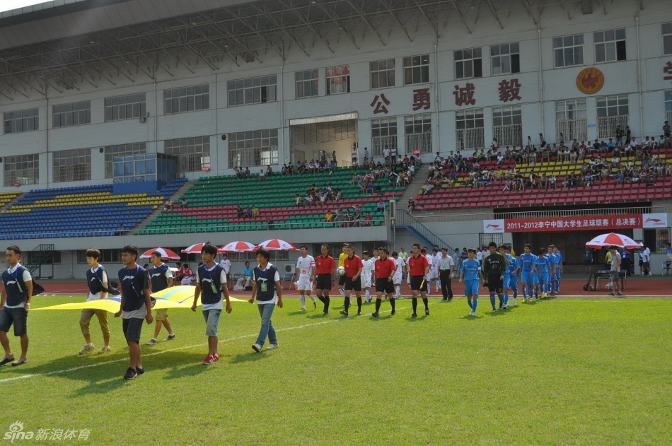 维拉纽瓦：21年篮网是未夺冠球队中最好的 杜哈欧都是名人堂