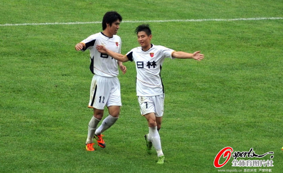 右脚踝扭伤！加福德：当时我踩到了浓眉脚上 意外总会发生