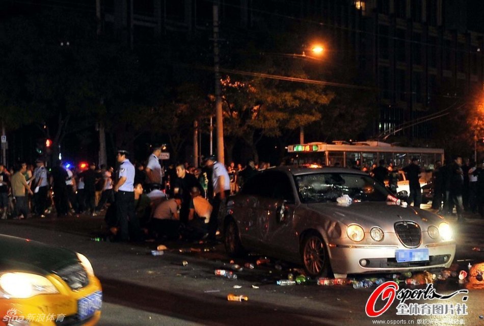 百队杯篮球赛激战正酣