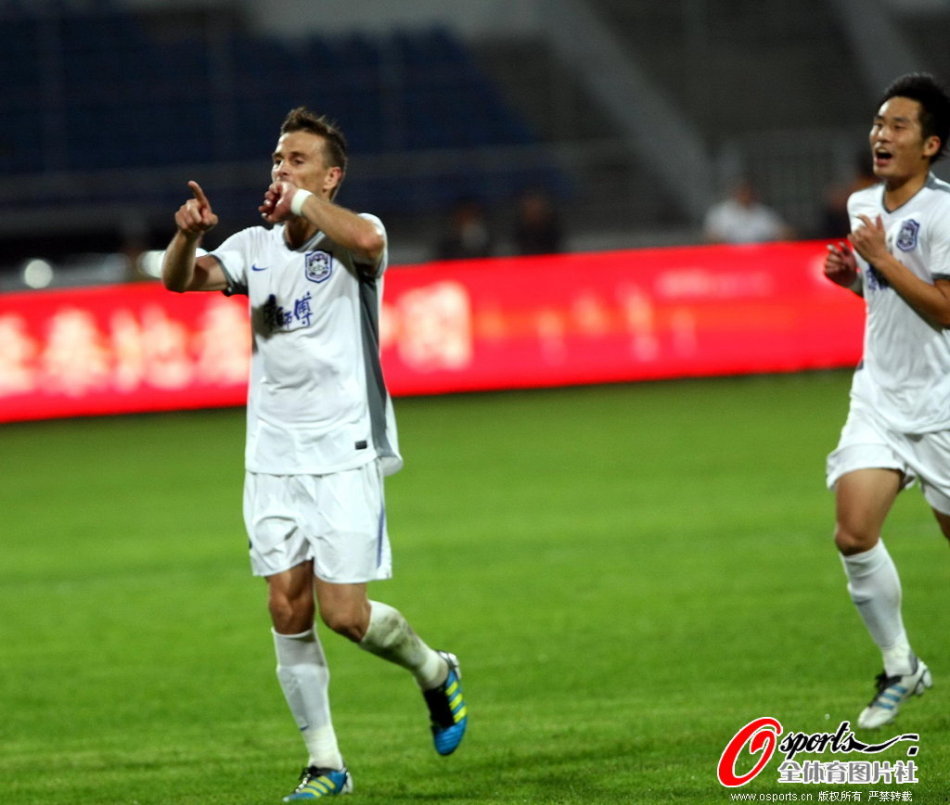 第十届北京晚报百队杯青少年篮球赛开赛