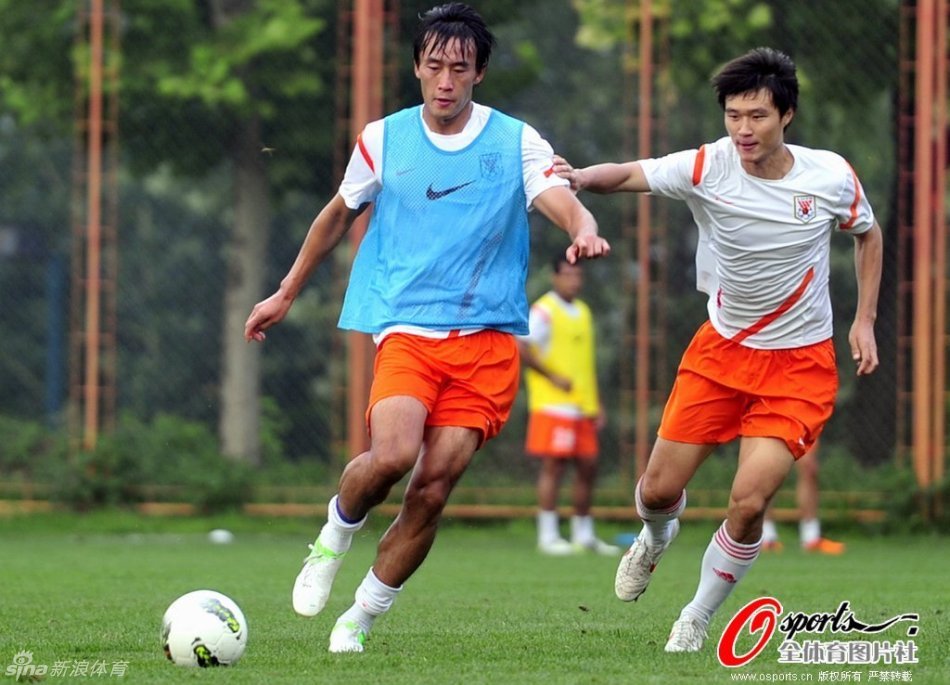 从国安三少到留洋德甲的金左脚！国足新少帅邵佳一，是如何炼成的