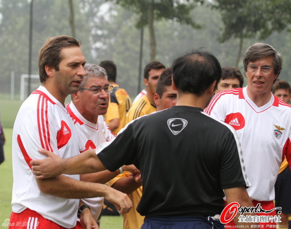 谁敢横刀立马？唯我范大将军！FIFA官博祝贺范志毅56岁生日快乐