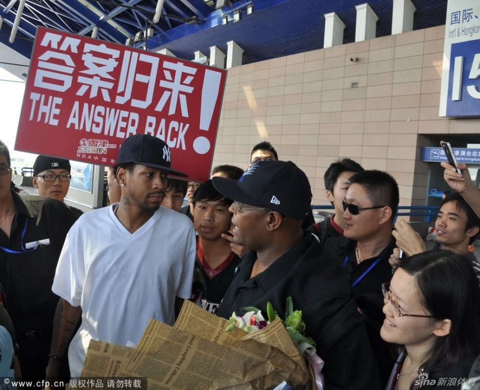 他留下！官方：博洛尼亚主帅伊达利诺续约至2027年