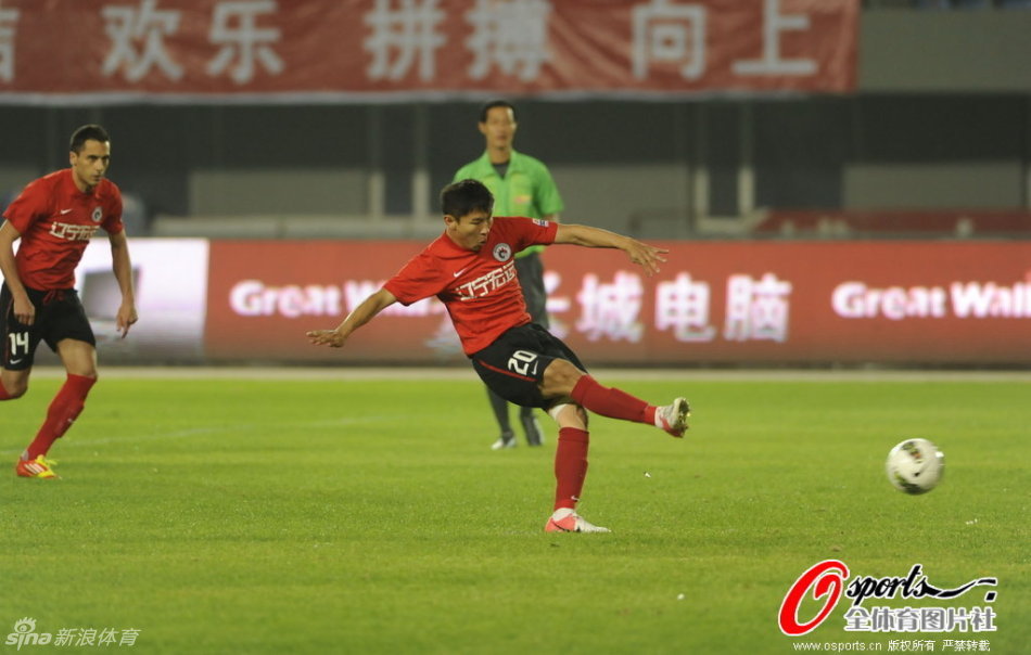 TA：范戴克和阿诺德没有矛盾，他在场内外都展现了出色的领导力