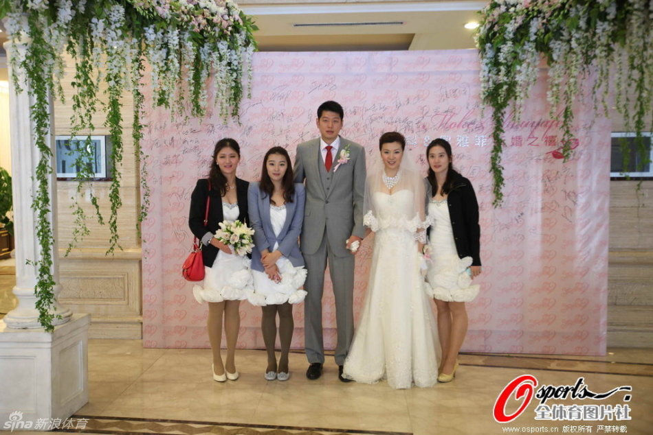 莫科周雅菲举办婚礼_高清图集_新浪网