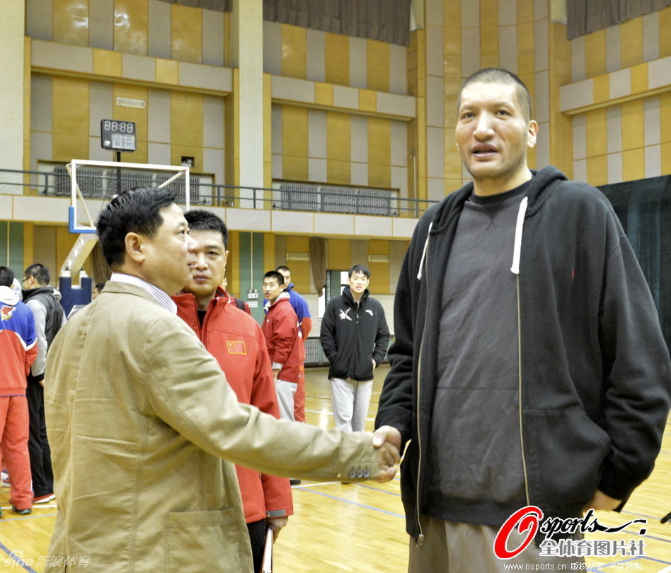 cba集训测试巴特尔接受采访_高清图集_新浪网