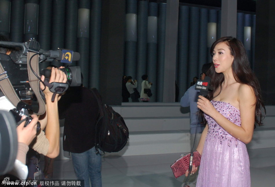 阿斯：巴萨本赛季球场外事务增多，弗里克比上赛季更加情绪化