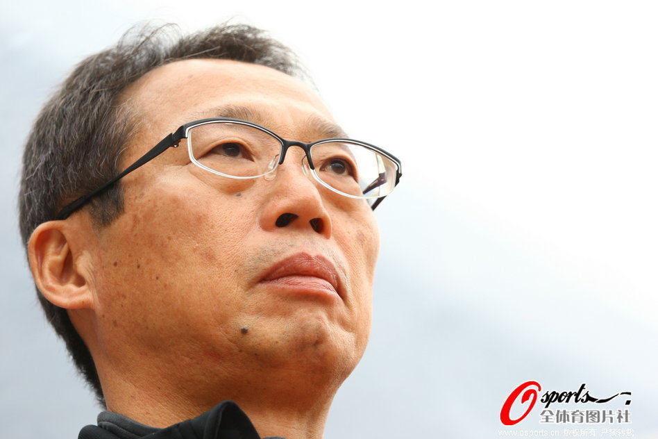 海牛逃过一劫！陈哲超不停球贴地斩破门，裁判判罚图多列越位在先