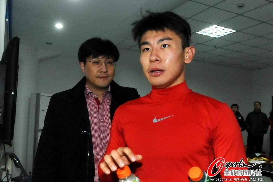 足球报：国安本场观众21371人，仅比踢河内公安多1000人