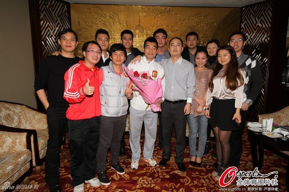 內部人士：湖人隊暫停一切交易談判——目前如此