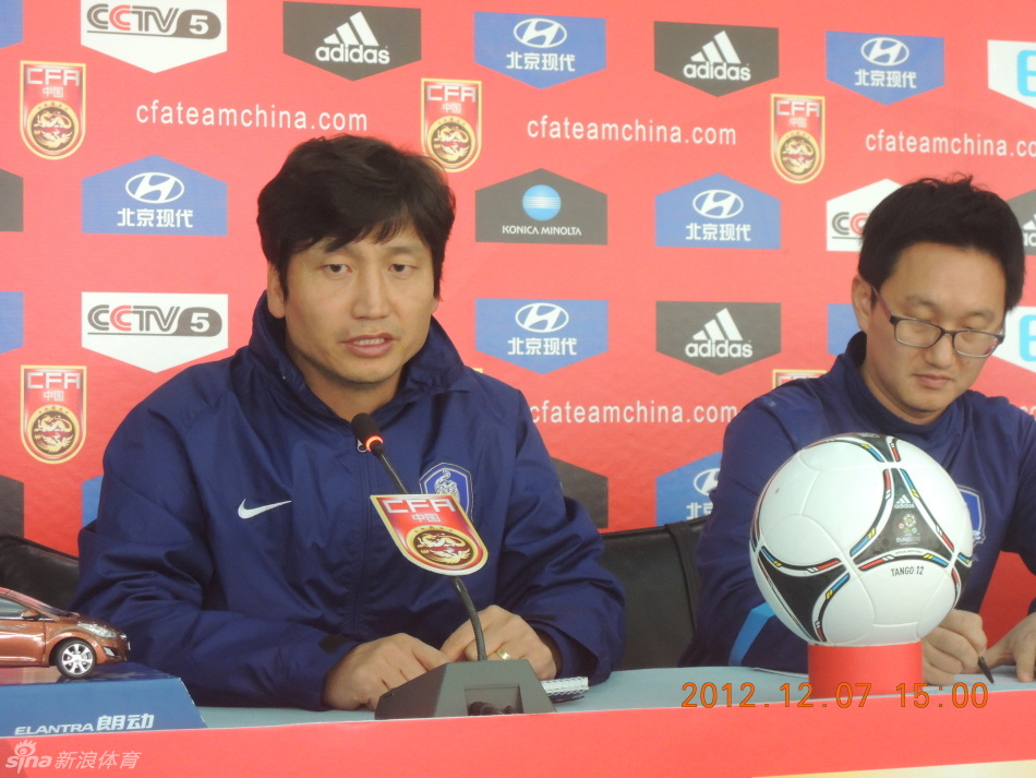 零食与赢球更配！“小辣椒”们大胜后分享快乐篮球