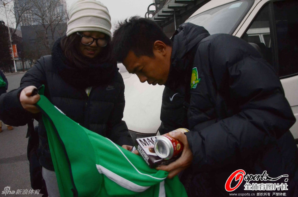 谁敢横刀立马？唯我范大将军！FIFA官博祝贺范志毅56岁生日快乐