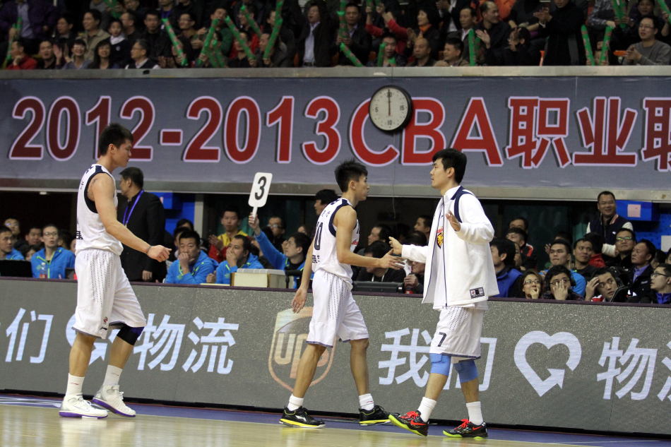 广东队_广东队球员名单的薪水_广东队易建联