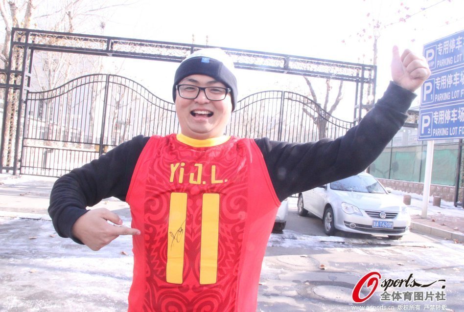 巩晓彬闵鹿蕾对骂_巩晓彬收入