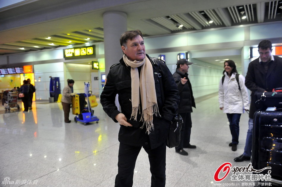 [流言板]科尔：库里仍然病得很重，不会随队飞往丹佛