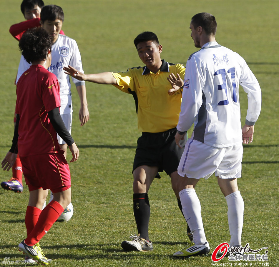 完全被碾壓！約基奇今日單防申京時 后者8投1中僅得到2分