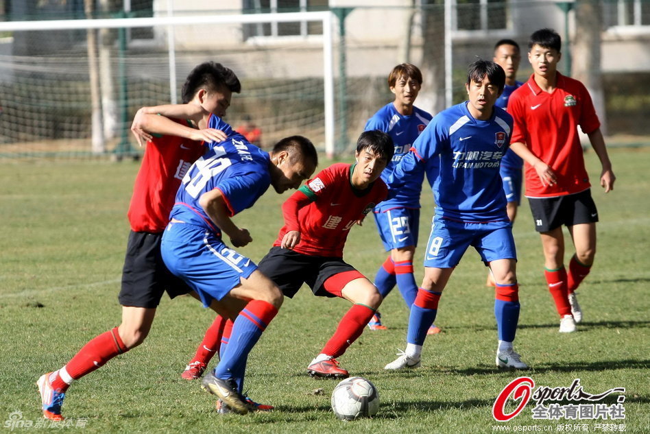 记者谈邵佳一：连续逼平海港的教练不多，若更多沉淀再带国足更好
