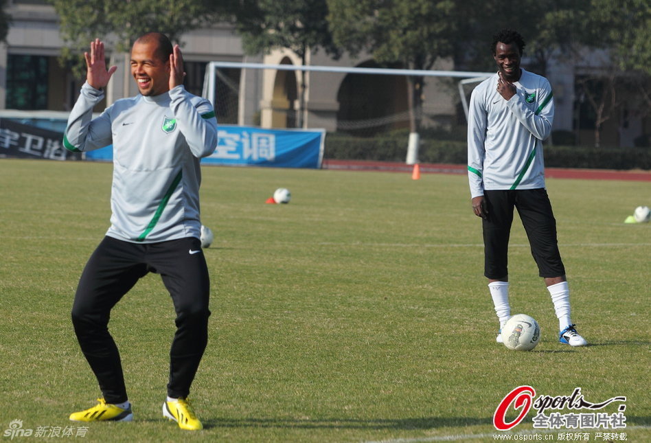 阿媒：羅薩里奧被授予“年度職業賽冠軍”，調查有超九成球迷反對