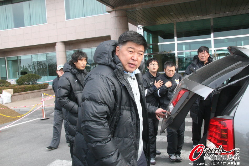 灵性！国安角球开出，塞尔吉尼奥背身机敏一蹭破门！