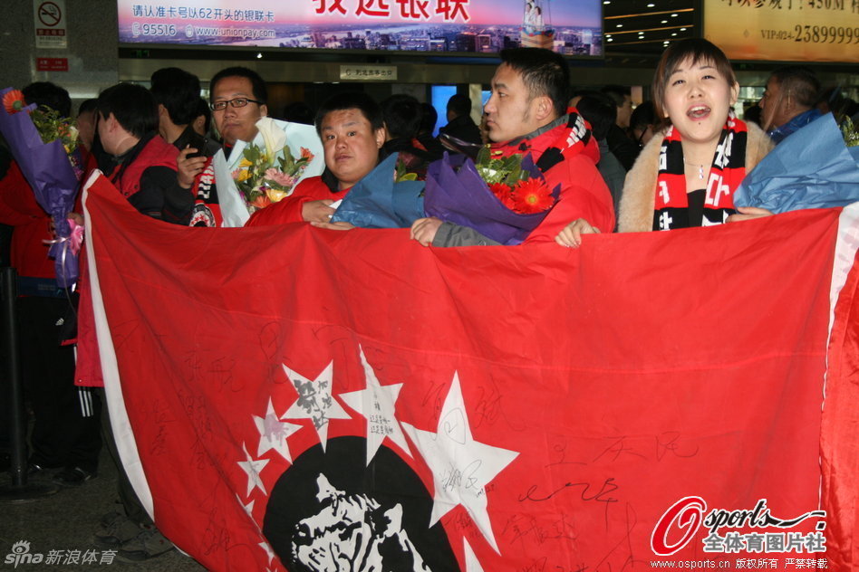 “大巴黎”球星杜埃获得2025欧洲金童奖