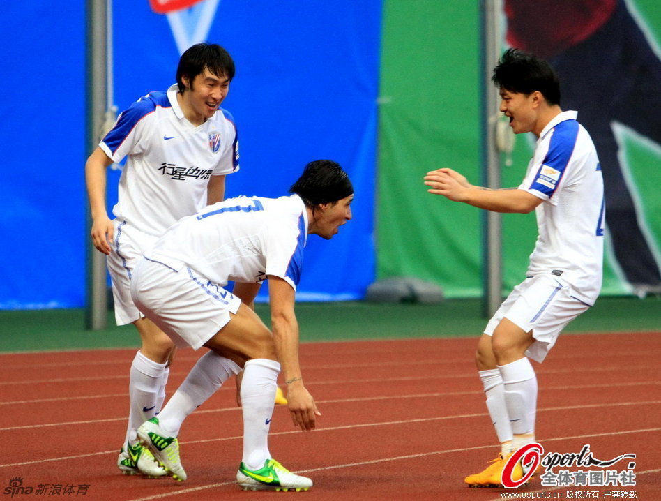 维金斯：阿德巴约能从一防到五 他绝对是联盟中最好的防守者之一