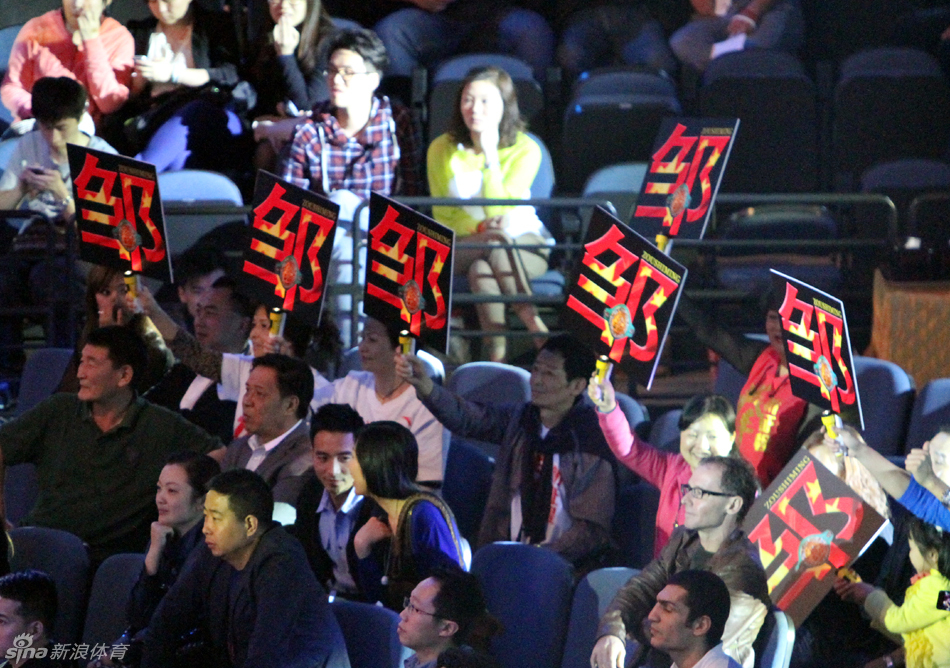 邹市明老婆_邹市明职业拳赛收入(2)