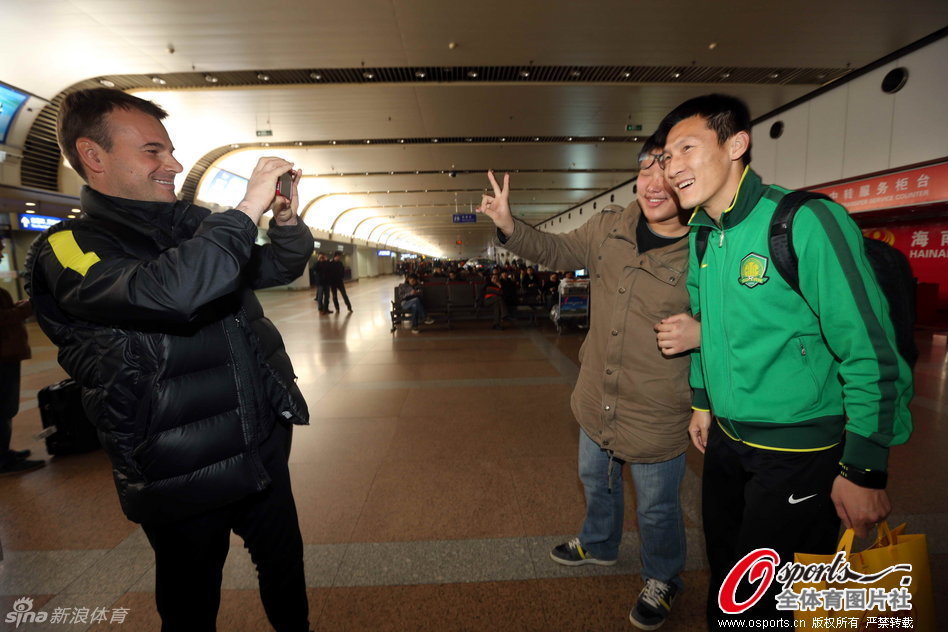 杨瀚森NBA正赛首秀2分1个篮板