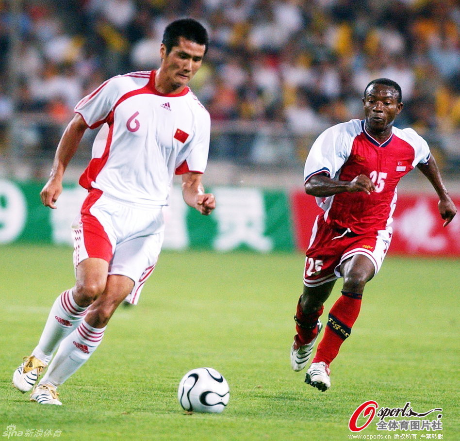 男足球带球过人 搞笑图片