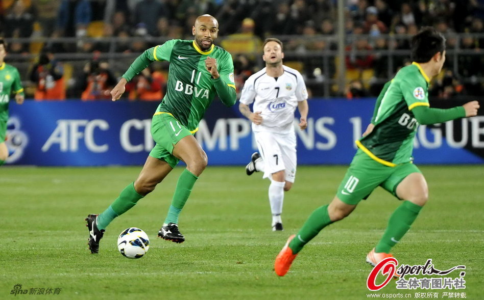 灵性！国安角球开出，塞尔吉尼奥背身机敏一蹭破门！