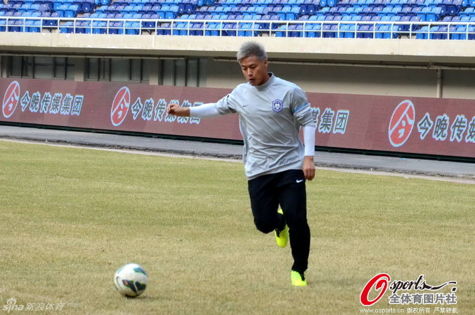 表现糟糕，比尔战旧主太阳14中2仅5分1板1助2失误，正负值