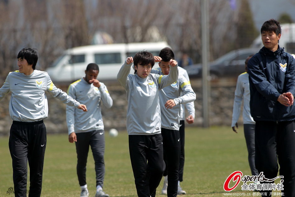 哥還是你猛??！申京賽后和約基奇擁抱寒暄??