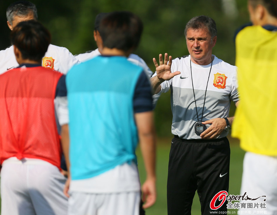 杨瀚森NBA正赛首秀2分1个篮板