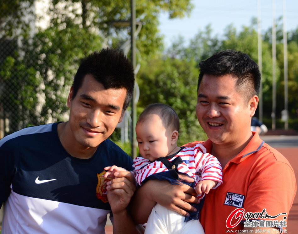 萬項明明是他媽媽和兒子商量好自己偷偷走的，董路說是他讓萬項走的