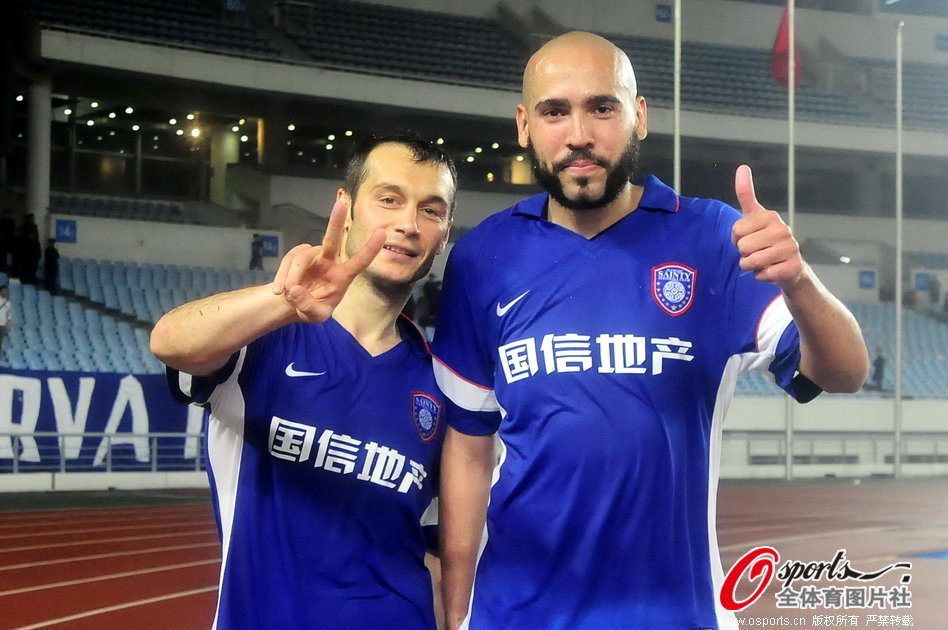 侯琨向世界跆拳道联合会博物馆捐赠火炬