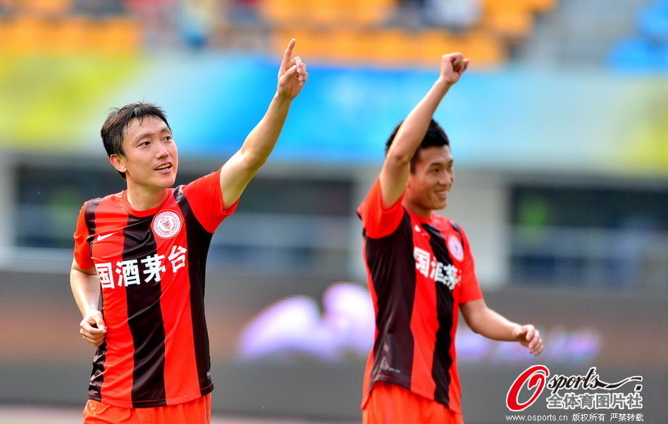 申京讀秒出手欲造約基奇犯規 兩人雙雙后倒 美媒：兩個人瘋狂假摔