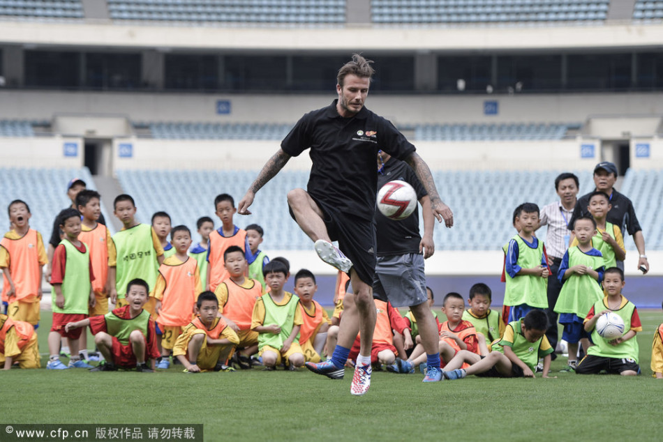 浓眉谈弗拉格：希望他自信别有压力 现在我们会扛 未来他才得顶上