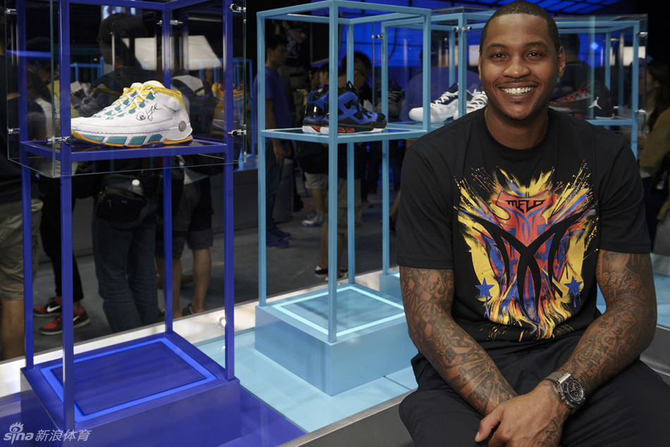 卡梅隆-安东尼展示球鞋_中搜论坛_东西南北中