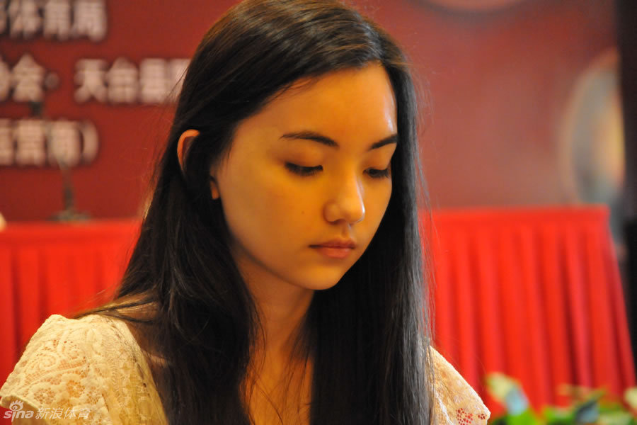黑嘉嘉近期美图_高清图集_新浪网